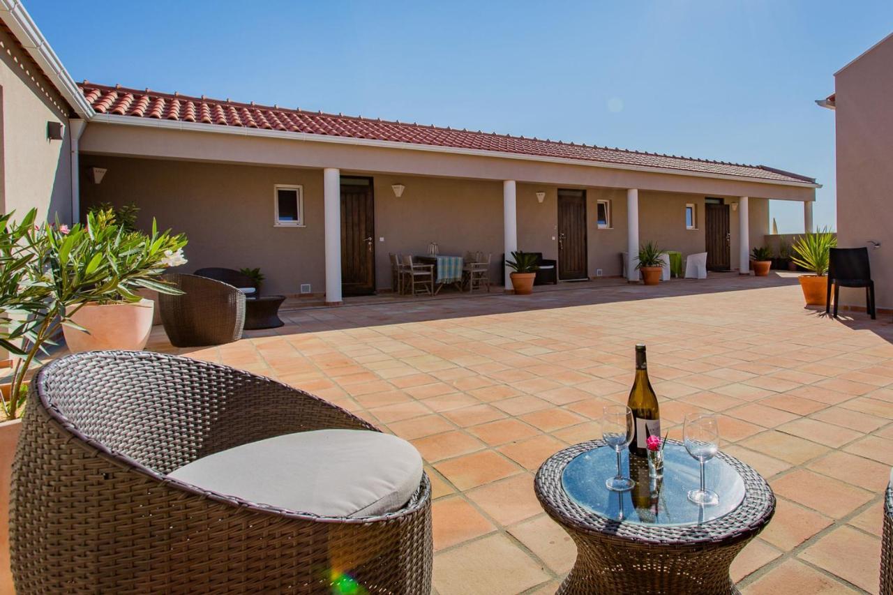Corte Velada Guest House By Lovelystay Lagos Exterior photo
