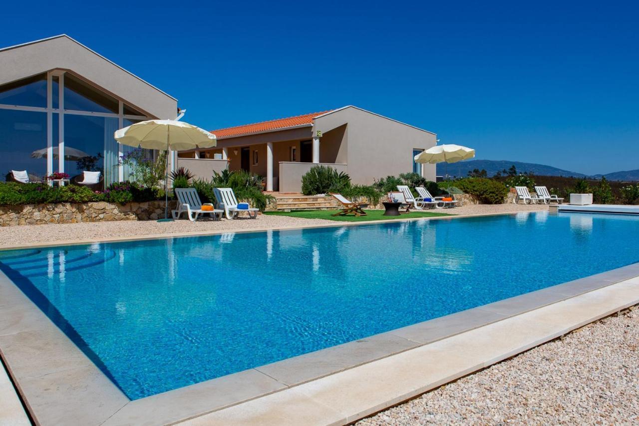 Corte Velada Guest House By Lovelystay Lagos Exterior photo