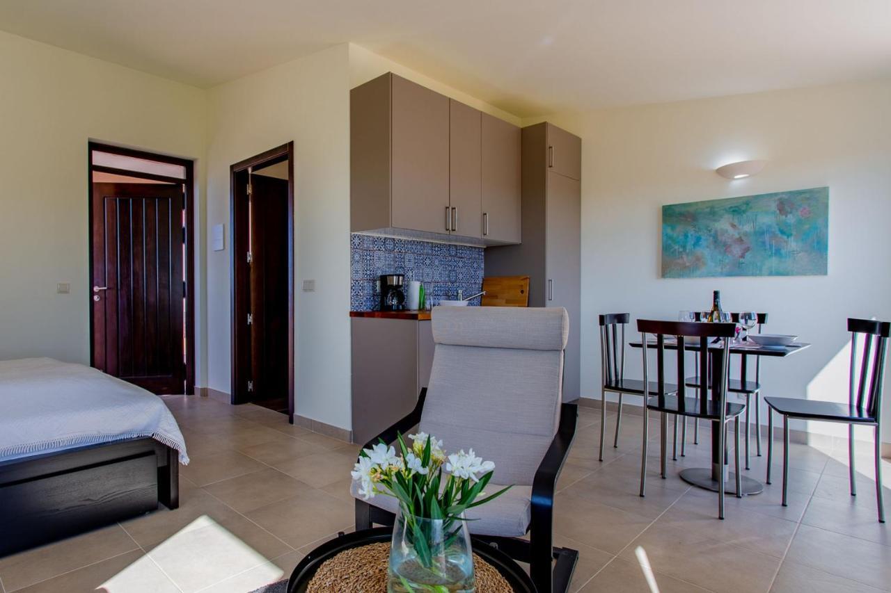 Corte Velada Guest House By Lovelystay Lagos Exterior photo